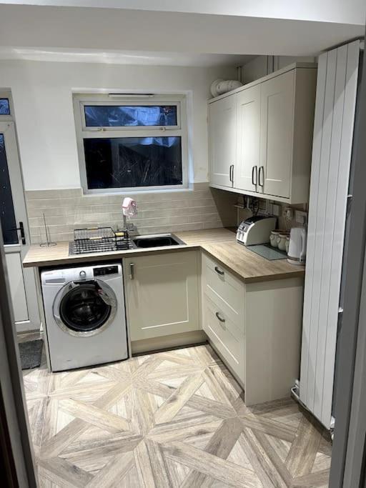 Modern Welsh Cottage Porth  ภายนอก รูปภาพ